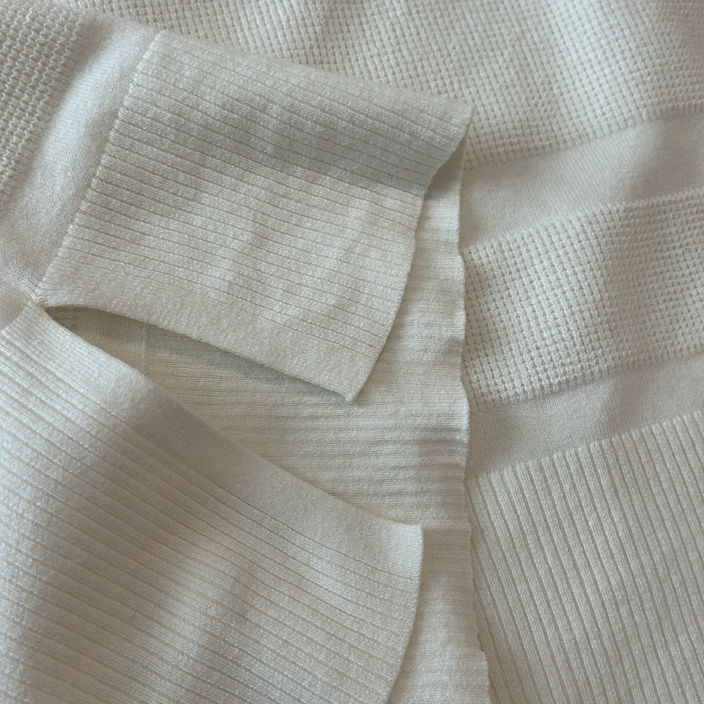 Chicos Zenergy Cashmere Blend Cowl Snap Detail Neckline. Size 2 - Picture 8 of 8